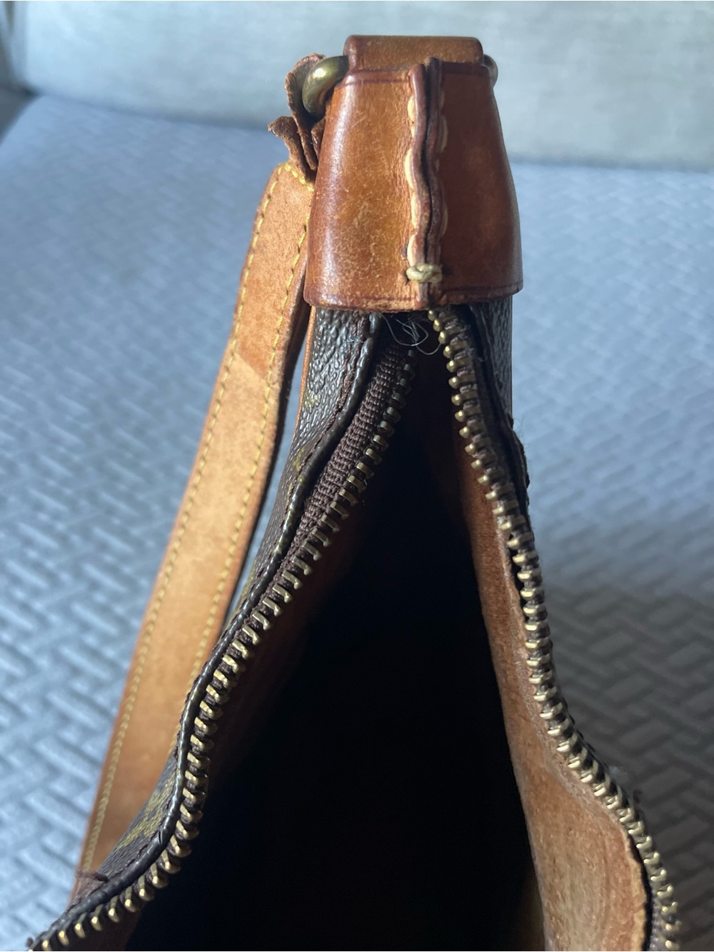 Louis Vuitton Monogram Canvas Shoulder Bag with Natural Leather Trim - Picture 8 of 15